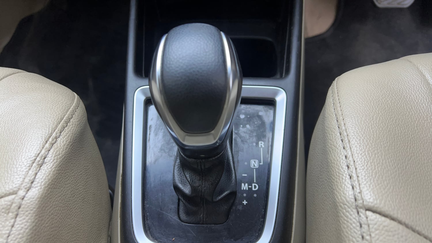 Used 2018 Maruti Suzuki Dzire ZXi Plus AMT Petrol Automatic interior GEAR  KNOB VIEW