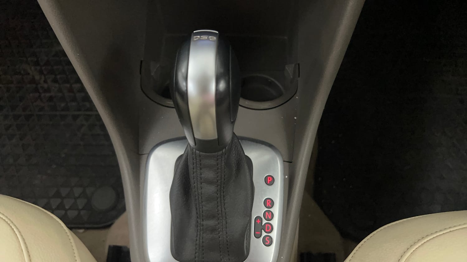 Used 2015 Volkswagen Vento TSI Petrol Automatic interior GEAR  KNOB VIEW