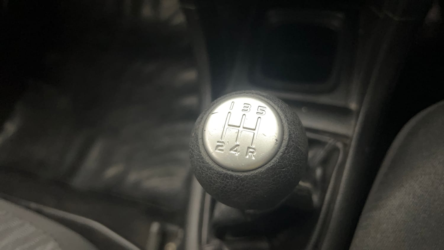 Used 2017 Maruti Suzuki Swift VXi Petrol Manual interior GEAR  KNOB VIEW