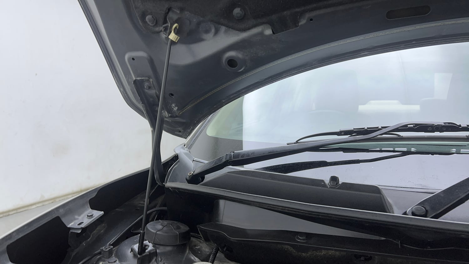 Used 2018 Maruti Suzuki Dzire ZXi Plus AMT Petrol Automatic engine ENGINE RIGHT SIDE HINGE & APRON VIEW
