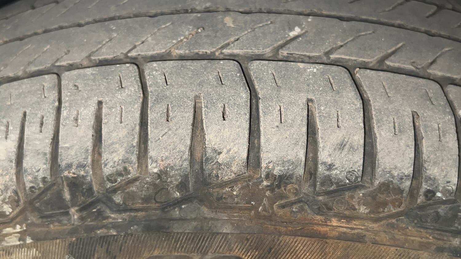Used 2017 Maruti Suzuki Swift VXi Petrol Manual tyres RIGHT FRONT TYRE TREAD VIEW
