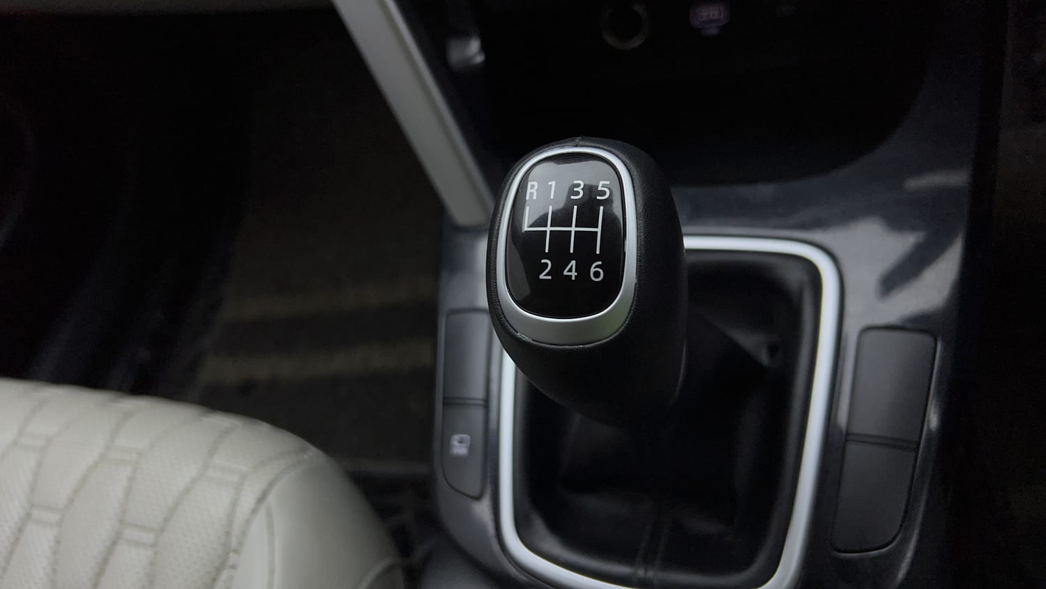 Used 2020 Kia Seltos HTX 1.5 Petrol Manual interior GEAR  KNOB VIEW