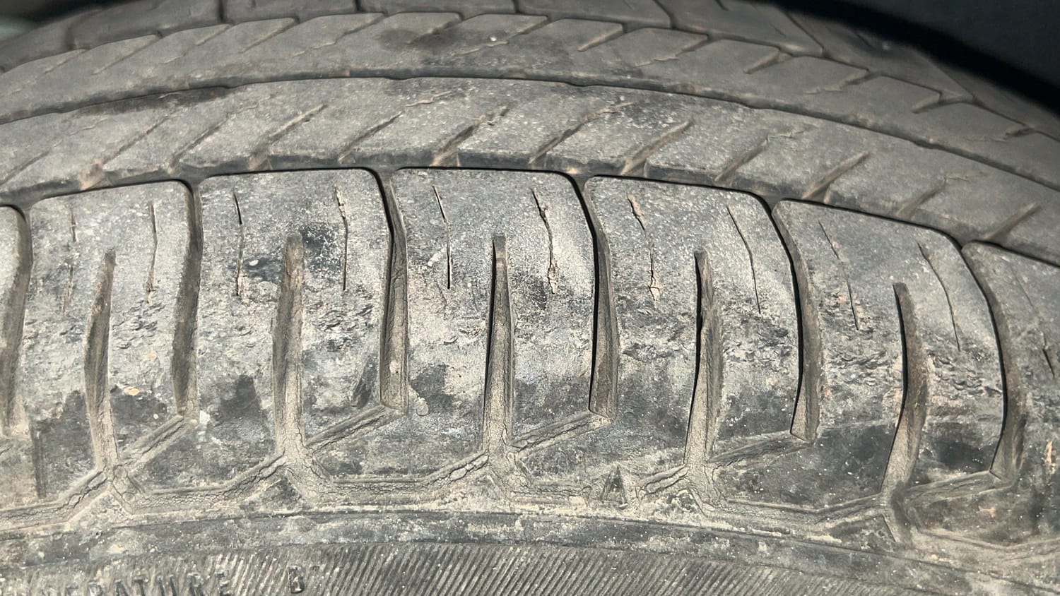Used 2017 Maruti Suzuki Swift VXi Petrol Manual tyres RIGHT REAR TYRE TREAD VIEW