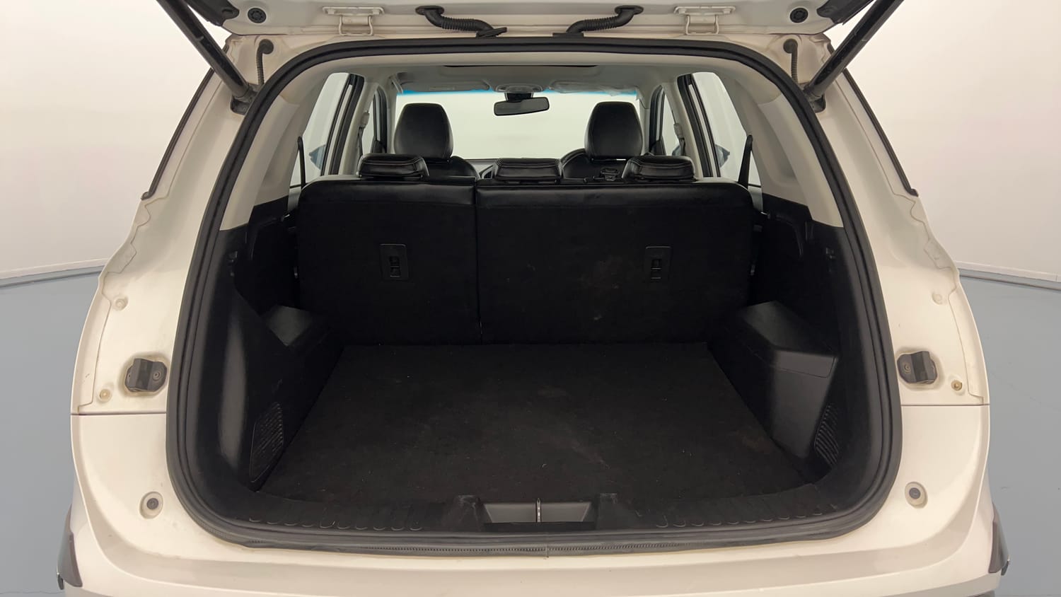 Used 2021 MG Motors Hector Sharp 2.0 Diesel Turbo MT Diesel Manual interior DICKY INSIDE VIEW