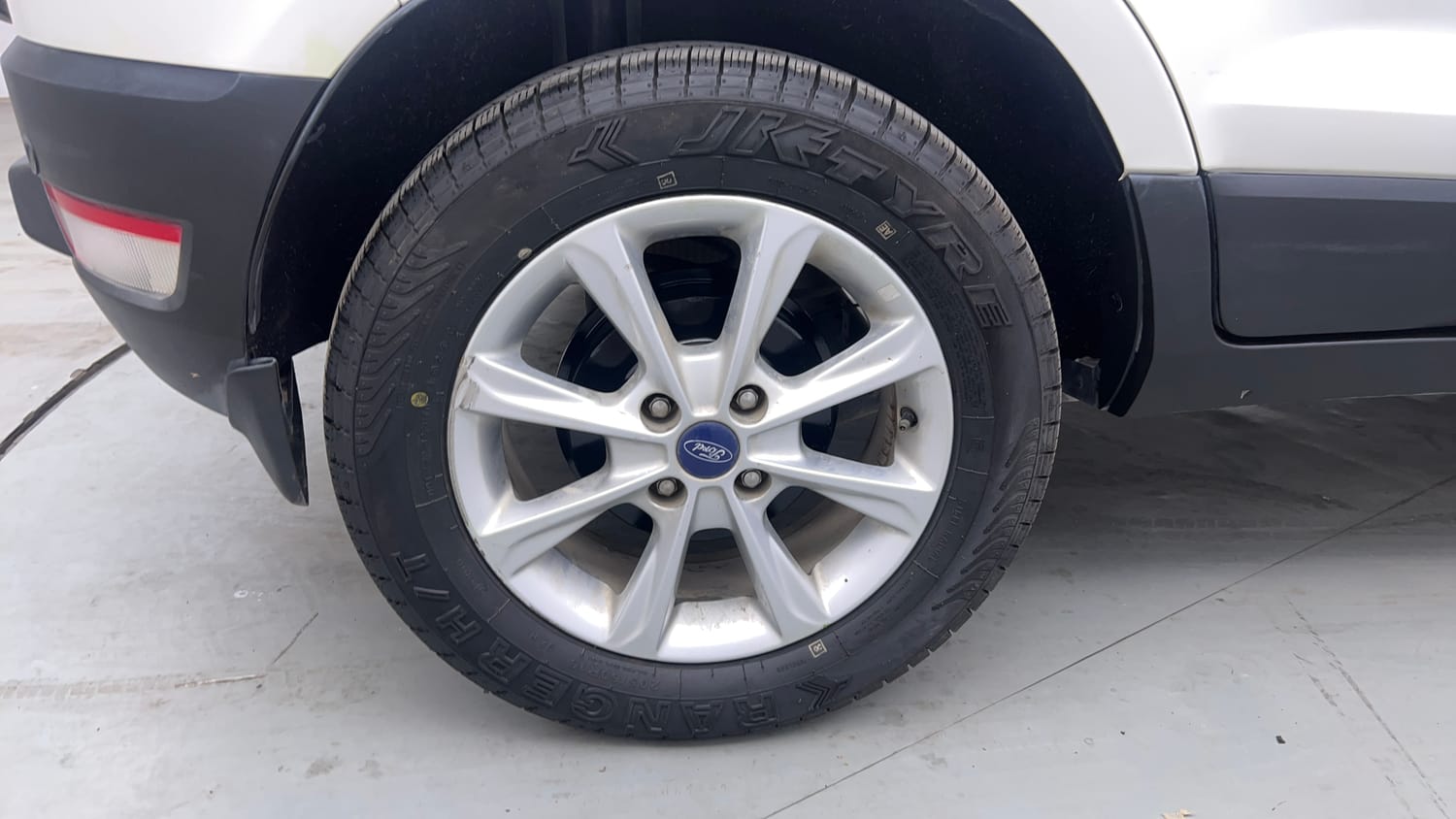Used 2018 Ford EcoSport Titanium 1.5L Ti-VCT Petrol Manual tyres RIGHT REAR TYRE RIM VIEW