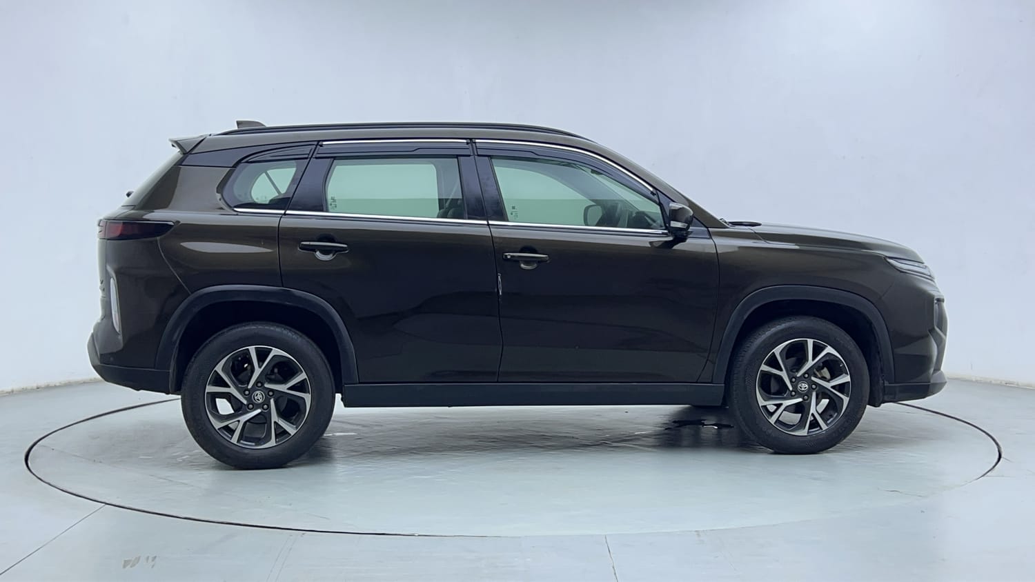 Used 2023 Toyota Urban Cruiser Hyryder V NeoDrive Petrol Manual exterior RIGHT SIDE VIEW