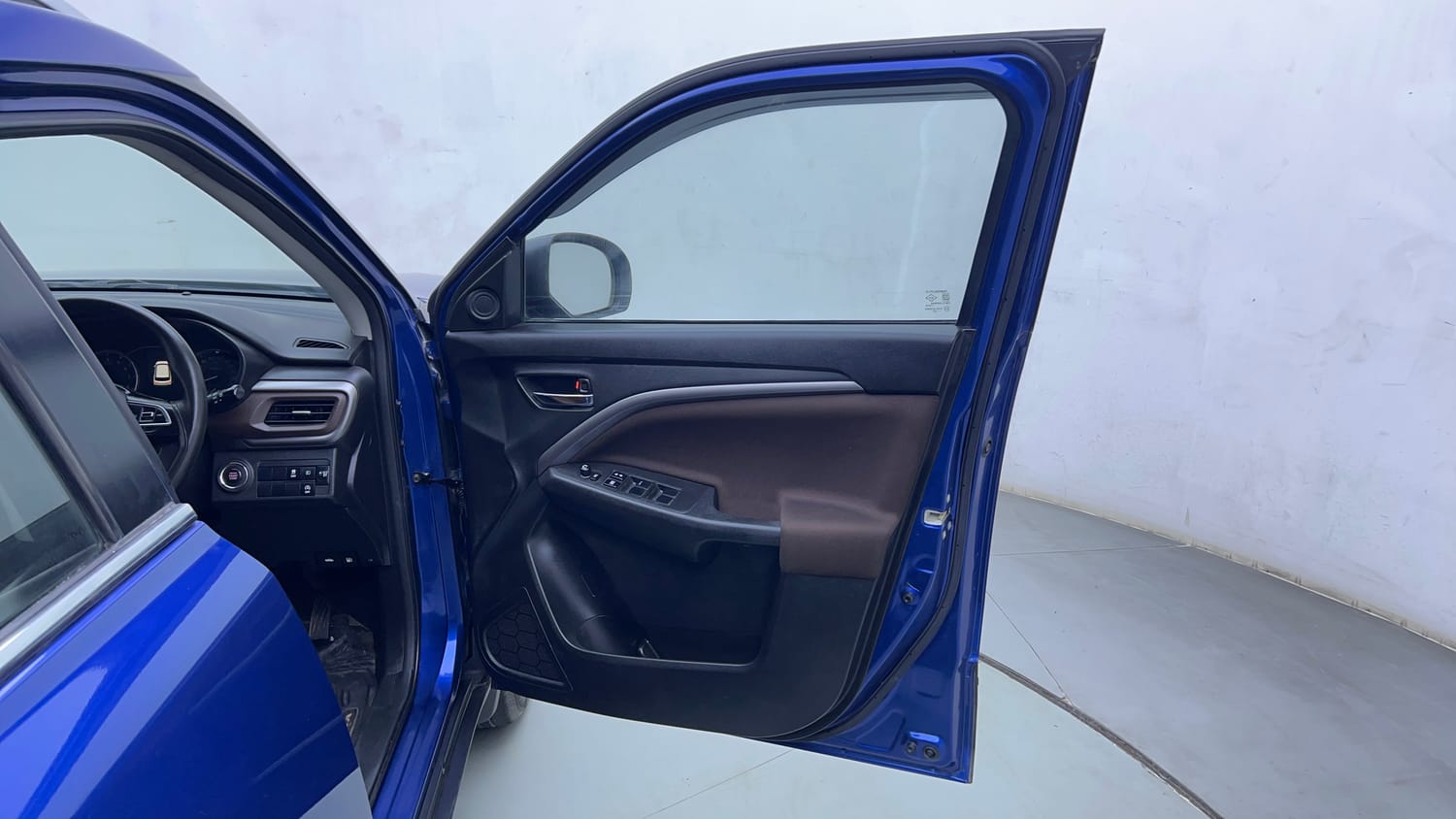 Used 2023 Maruti Suzuki Brezza ZXi Petrol Manual interior RIGHT FRONT DOOR OPEN VIEW