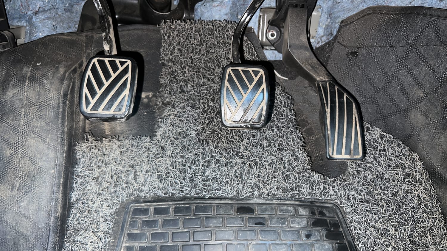 Used 2023 Toyota Urban Cruiser Hyryder V NeoDrive Petrol Manual interior PEDALS VIEW