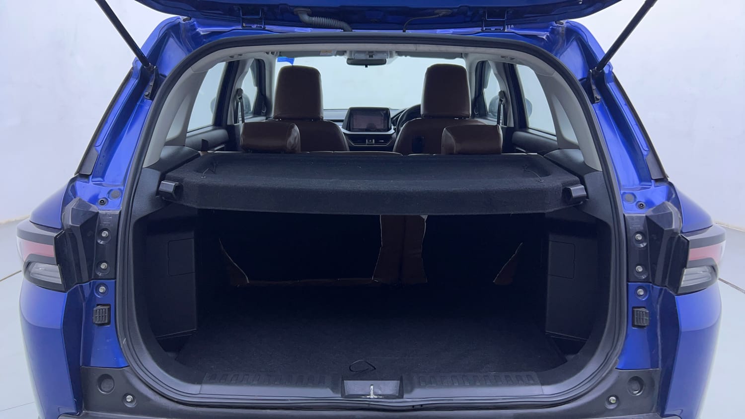 Used 2023 Maruti Suzuki Brezza ZXi Petrol Manual interior DICKY INSIDE VIEW