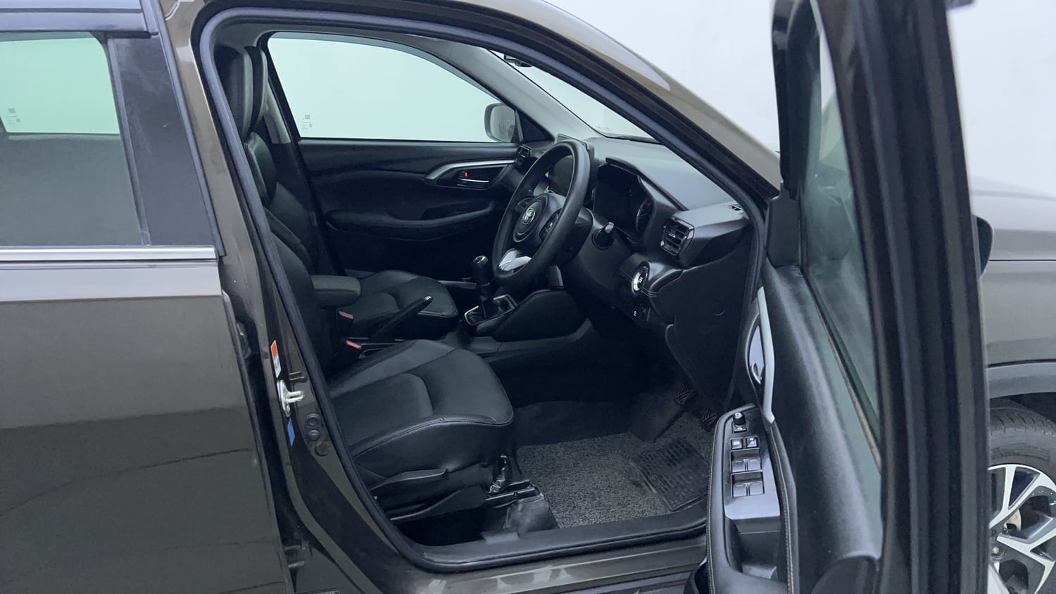 Used 2023 Toyota Urban Cruiser Hyryder V NeoDrive Petrol Manual interior RIGHT SIDE FRONT DOOR CABIN VIEW