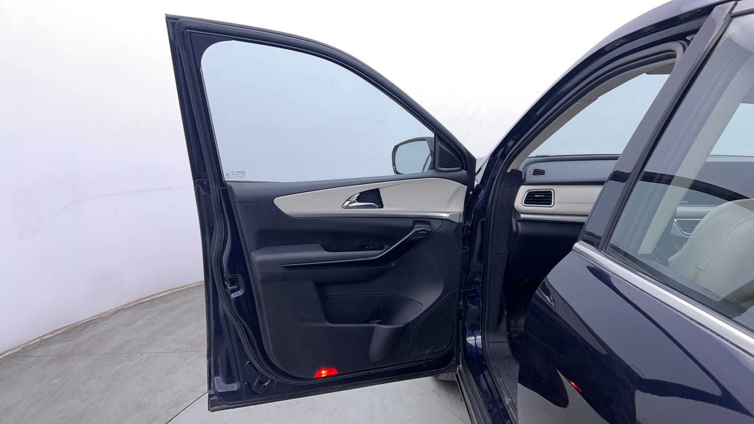 Used 2021 Mahindra XUV700 AX 7 Petrol AT Luxury Pack 7 STR Petrol Automatic interior LEFT FRONT DOOR OPEN VIEW