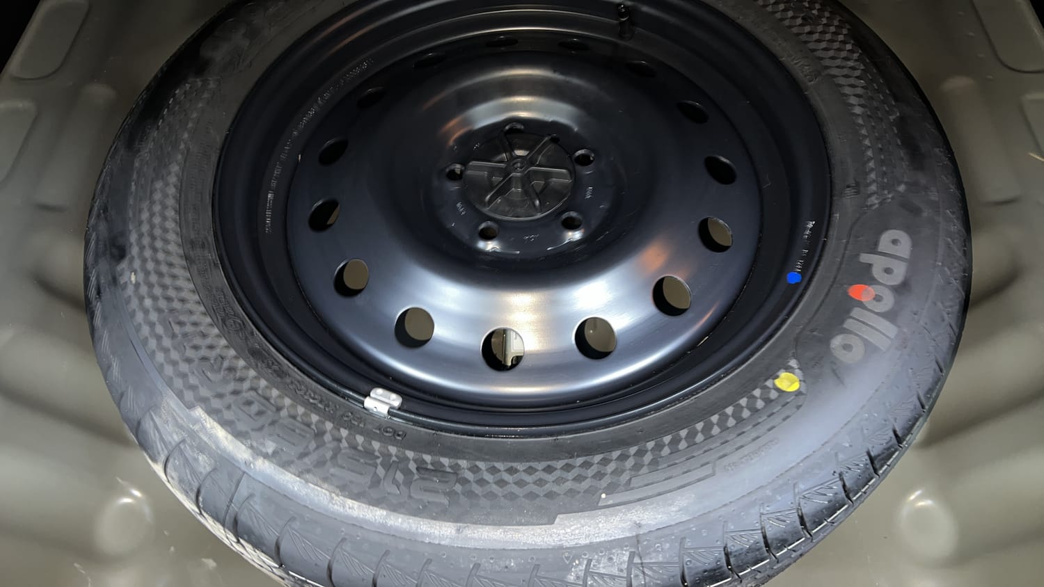 Used 2023 Toyota Urban Cruiser Hyryder V NeoDrive Petrol Manual tyres SPARE TYRE VIEW