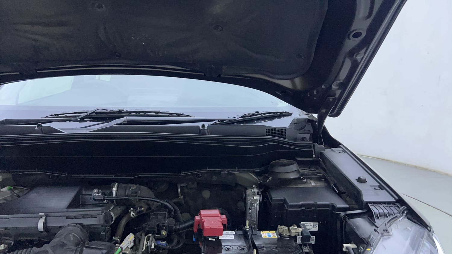 Used 2023 Toyota Urban Cruiser Hyryder V NeoDrive Petrol Manual engine ENGINE LEFT SIDE HINGE & APRON VIEW