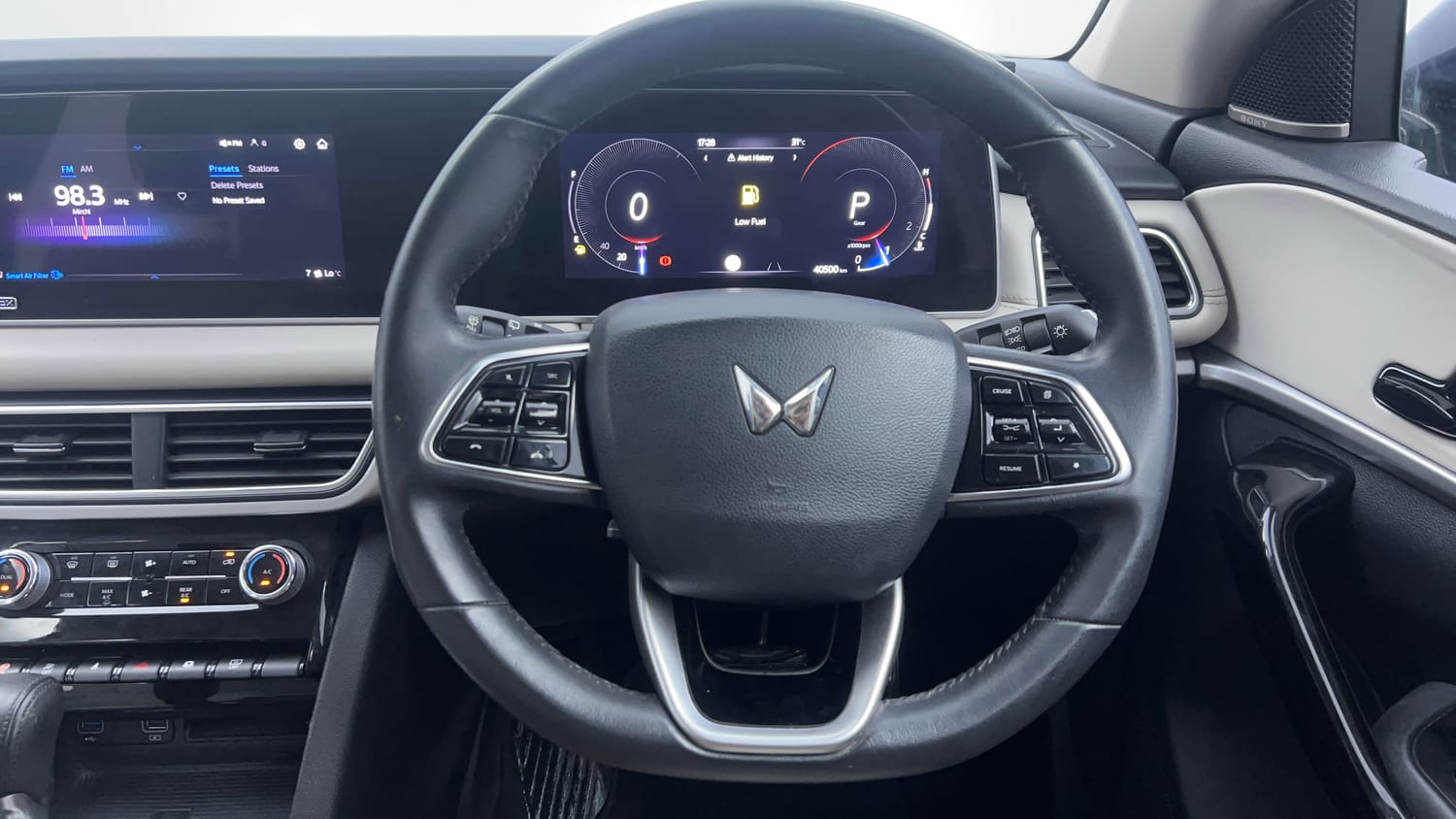 Used 2021 Mahindra XUV700 AX 7 Petrol AT Luxury Pack 7 STR Petrol Automatic interior STEERING VIEW