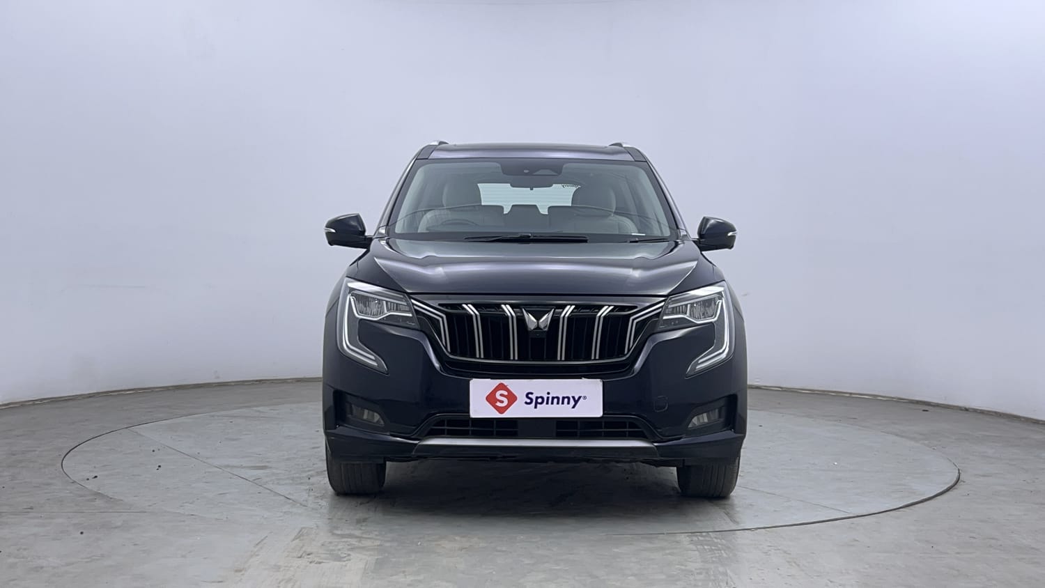 Used 2021 Mahindra XUV700 AX 7 Petrol AT Luxury Pack 7 STR Petrol Automatic exterior FRONT VIEW