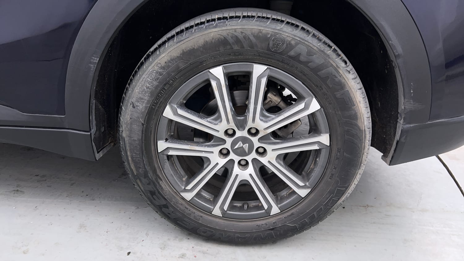 Used 2021 Mahindra XUV700 AX 7 Petrol AT Luxury Pack 7 STR Petrol Automatic tyres LEFT REAR TYRE RIM VIEW