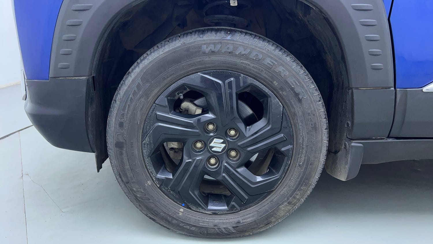 Used 2023 Maruti Suzuki Brezza ZXi Petrol Manual tyres LEFT FRONT TYRE RIM VIEW