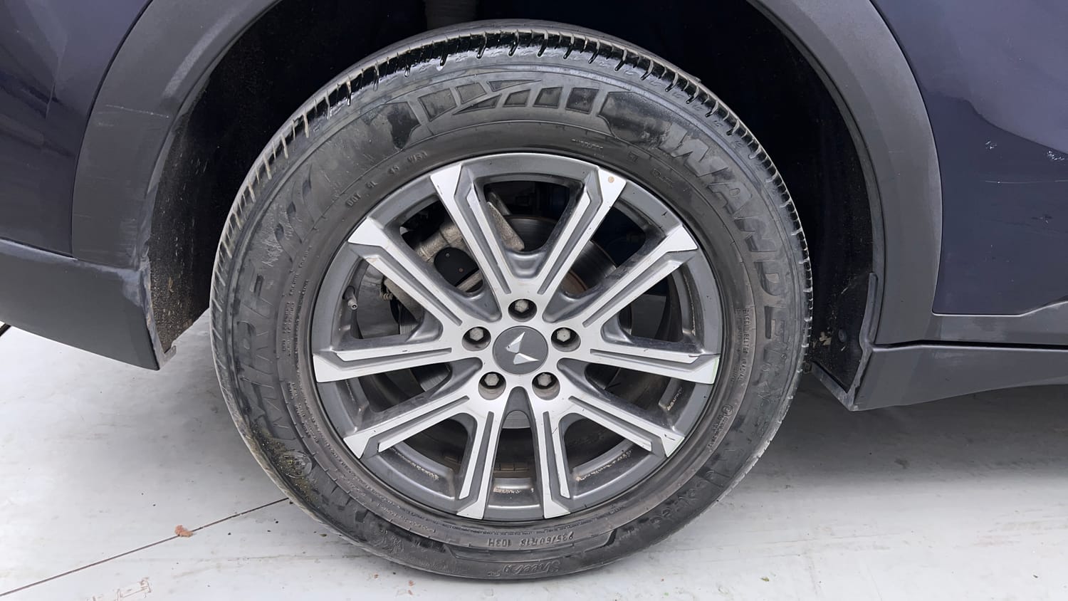 Used 2021 Mahindra XUV700 AX 7 Petrol AT Luxury Pack 7 STR Petrol Automatic tyres RIGHT REAR TYRE RIM VIEW