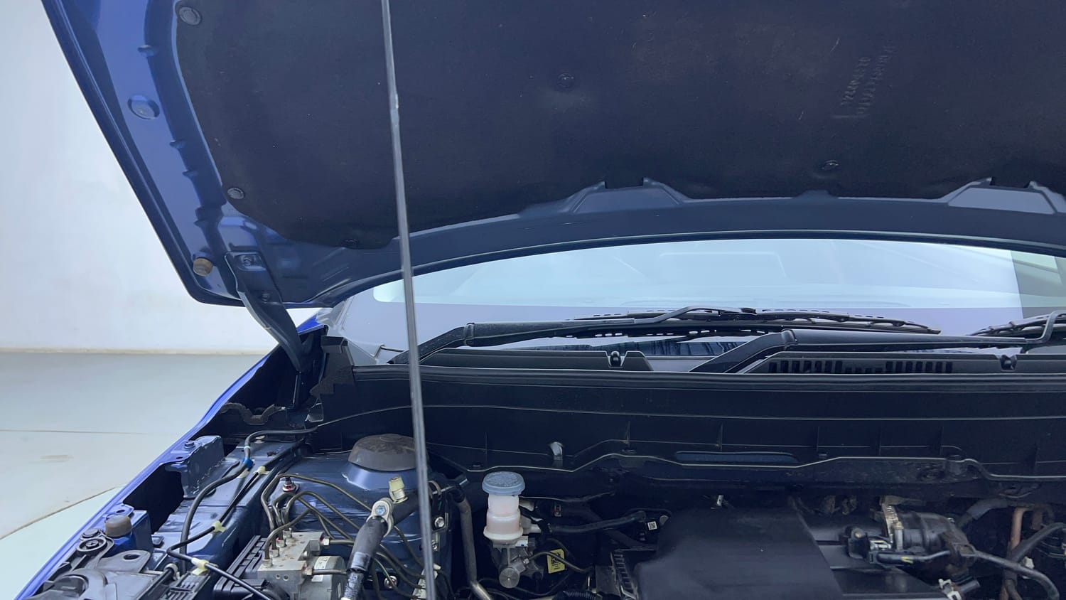 Used 2023 Maruti Suzuki Brezza ZXi Petrol Manual engine ENGINE RIGHT SIDE HINGE & APRON VIEW