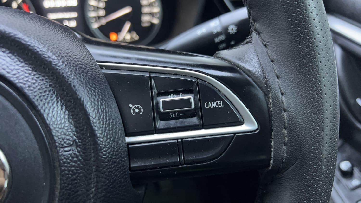 Used 2023 Toyota Urban Cruiser Hyryder V NeoDrive Petrol Manual top_features Cruise control