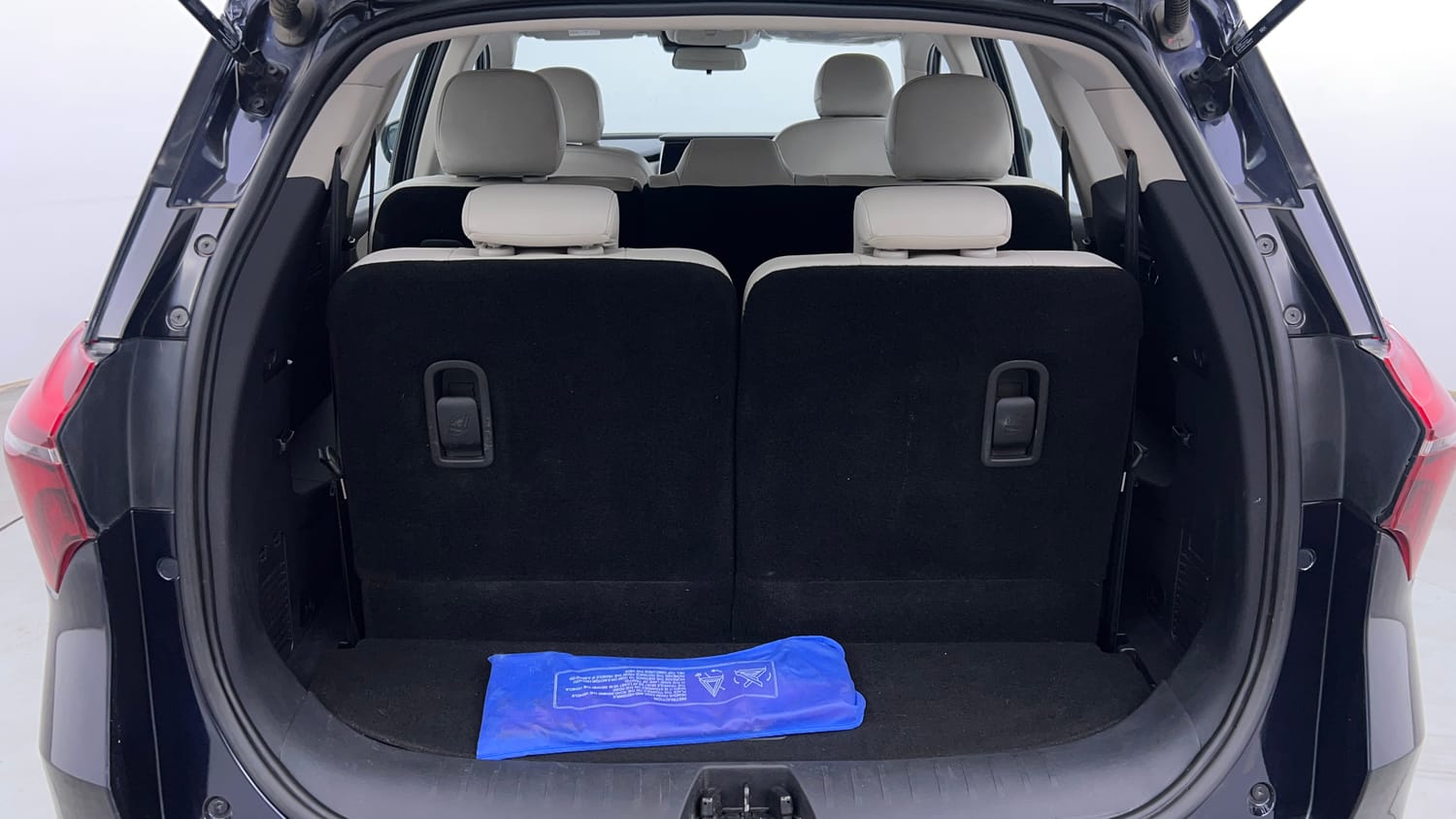Used 2021 Mahindra XUV700 AX 7 Petrol AT Luxury Pack 7 STR Petrol Automatic interior DICKY INSIDE VIEW
