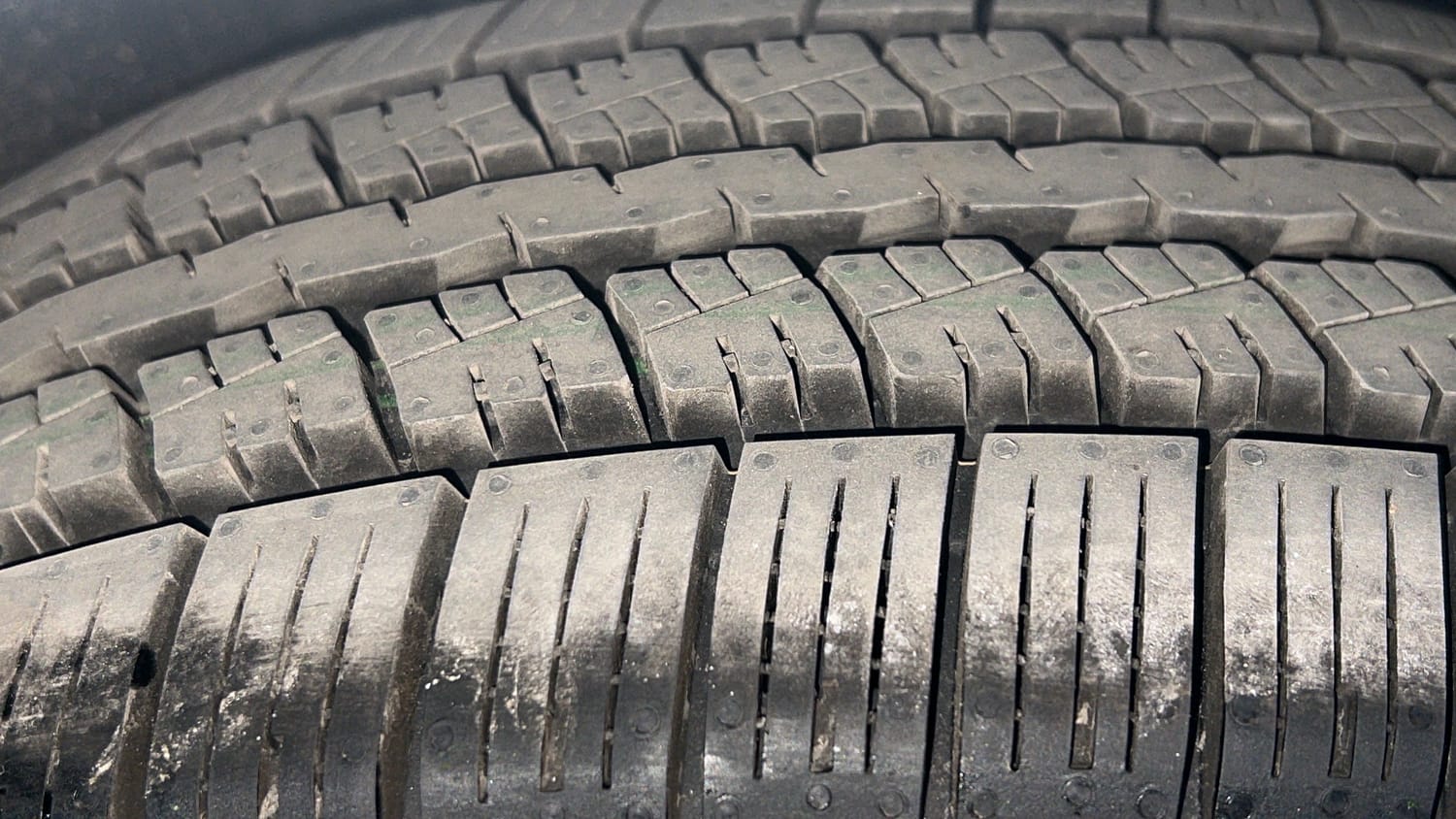 Used 2018 Ford EcoSport Titanium 1.5L Ti-VCT Petrol Manual tyres RIGHT REAR TYRE TREAD VIEW
