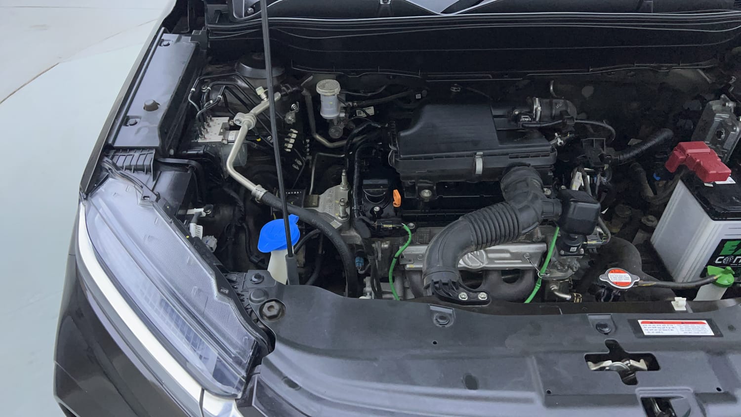 Used 2023 Toyota Urban Cruiser Hyryder V NeoDrive Petrol Manual engine ENGINE RIGHT SIDE VIEW
