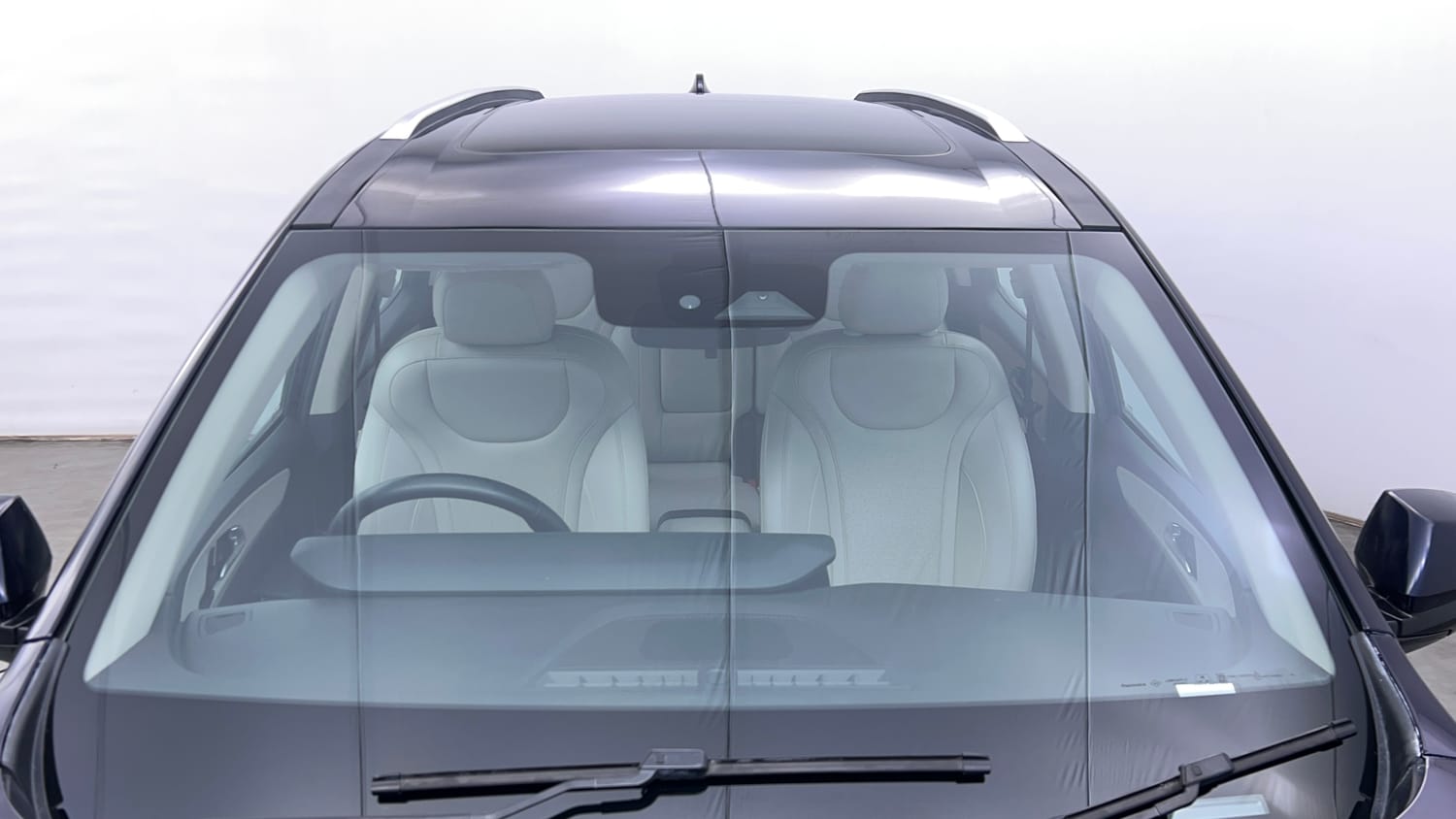 Used 2021 Mahindra XUV700 AX 7 Petrol AT Luxury Pack 7 STR Petrol Automatic exterior FRONT WINDSHIELD VIEW