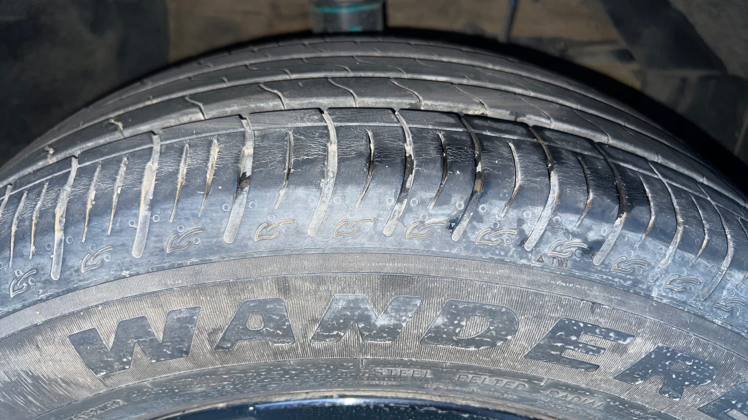 Used 2023 Maruti Suzuki Brezza ZXi Petrol Manual tyres RIGHT FRONT TYRE TREAD VIEW