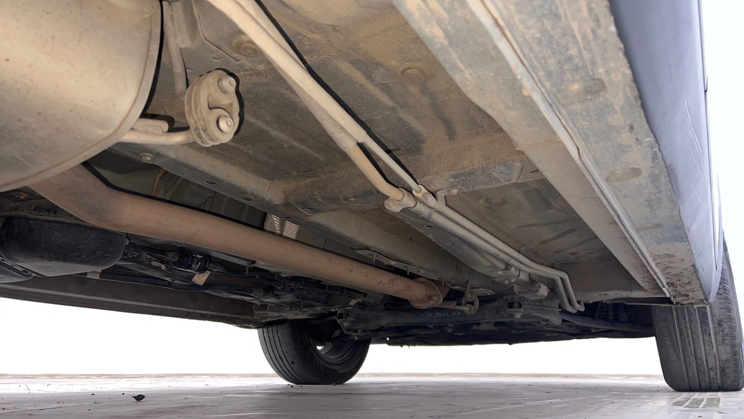 Used 2021 Mahindra XUV700 AX 7 Petrol AT Luxury Pack 7 STR Petrol Automatic extra REAR RIGHT UNDERBODY VIEW