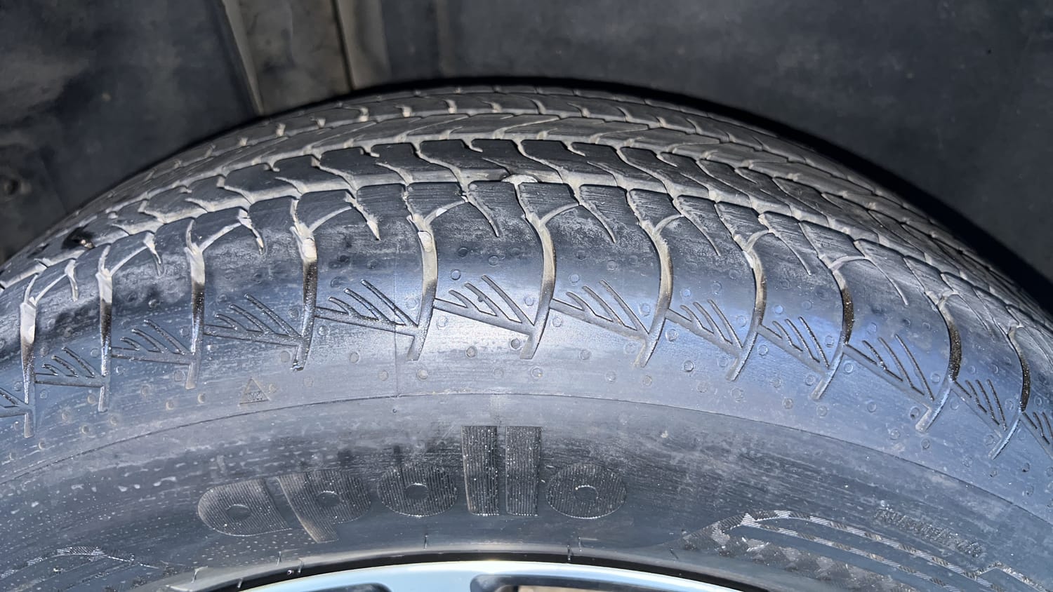 Used 2023 Toyota Urban Cruiser Hyryder V NeoDrive Petrol Manual tyres RIGHT REAR TYRE TREAD VIEW