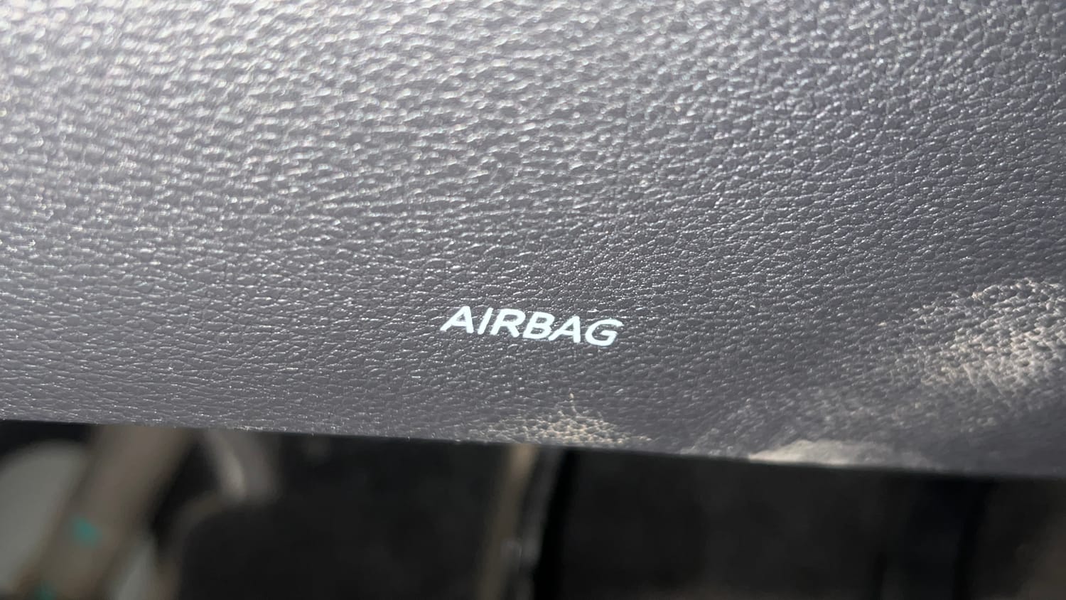 Used 2021 Mahindra XUV700 AX 7 Petrol AT Luxury Pack 7 STR Petrol Automatic top_features Knee airbags