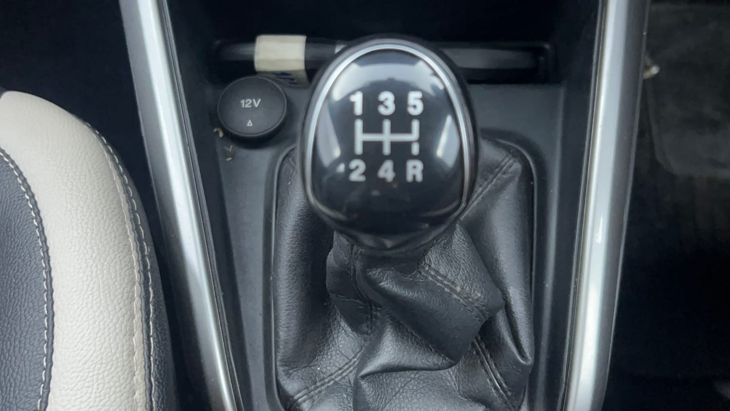 Used 2018 Ford EcoSport Titanium 1.5L Ti-VCT Petrol Manual interior GEAR  KNOB VIEW