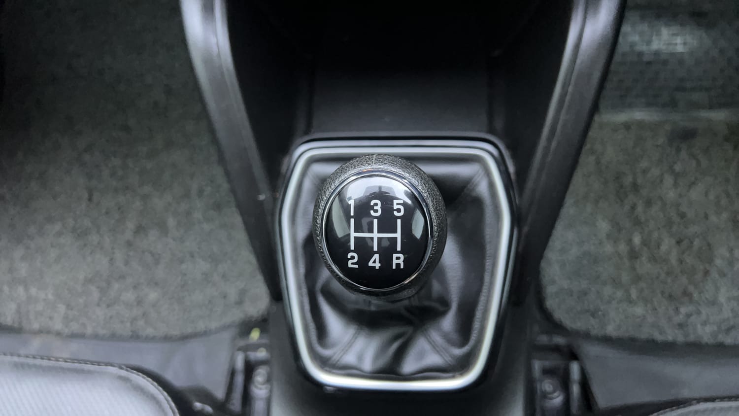 Used 2023 Toyota Urban Cruiser Hyryder V NeoDrive Petrol Manual interior GEAR  KNOB VIEW