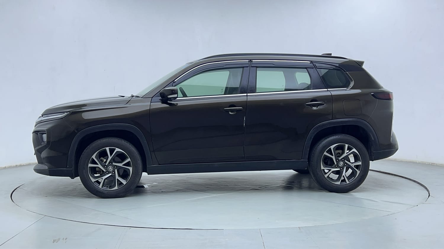Used 2023 Toyota Urban Cruiser Hyryder V NeoDrive Petrol Manual exterior LEFT SIDE VIEW