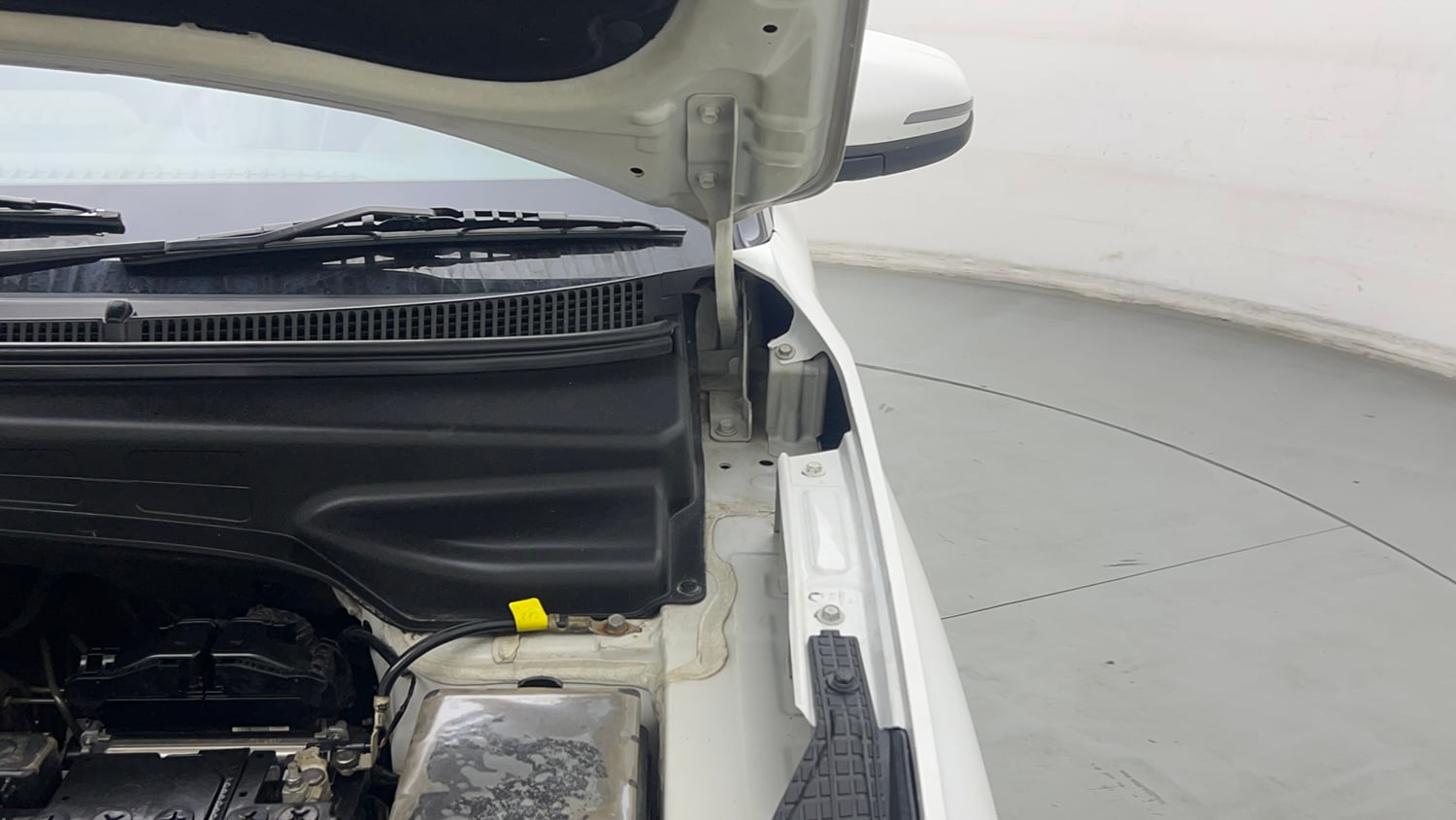 Used 2023 Hyundai Creta SX 1.5 Diesel Diesel Manual engine ENGINE LEFT SIDE HINGE & APRON VIEW
