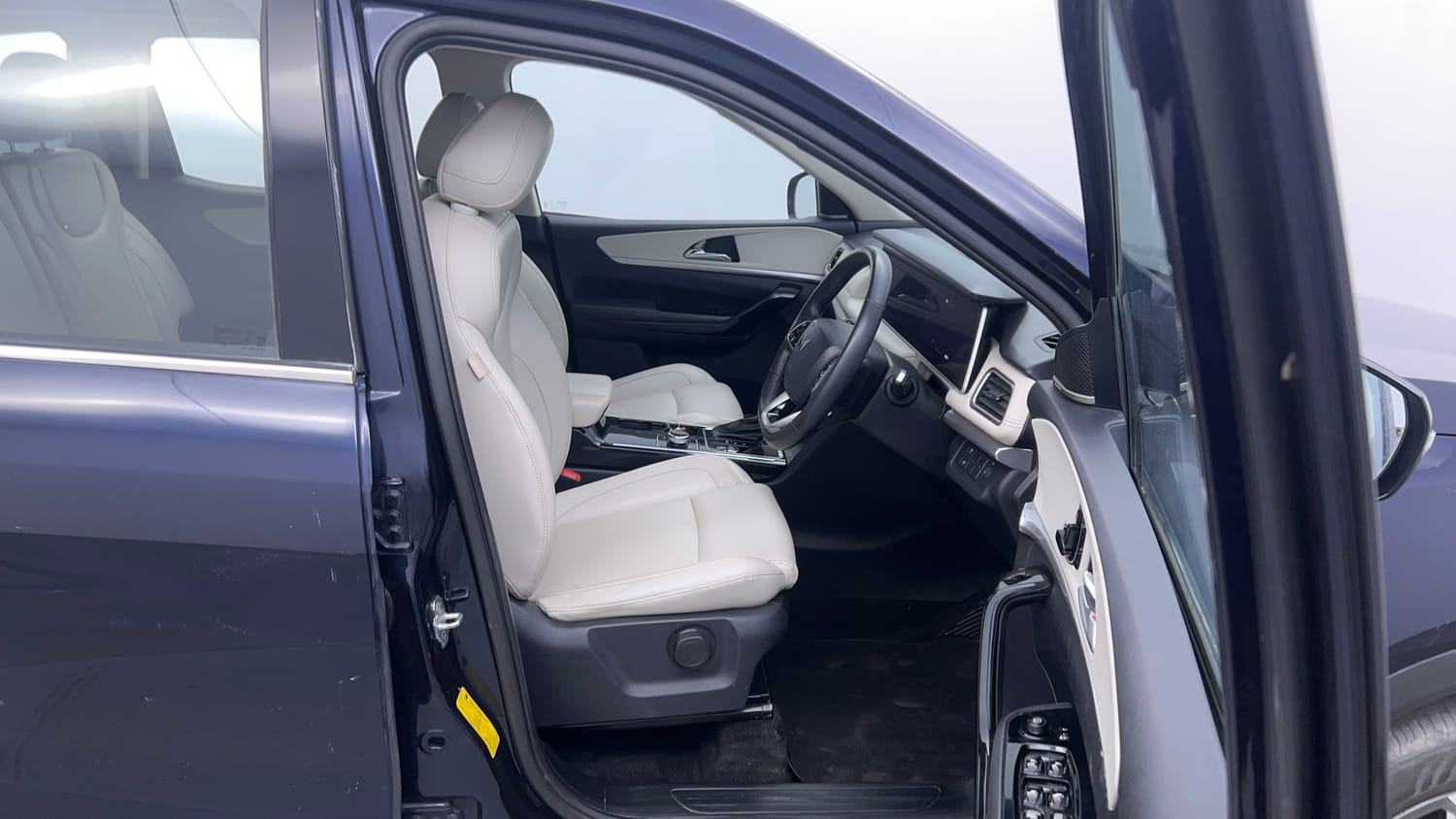 Used 2021 Mahindra XUV700 AX 7 Petrol AT Luxury Pack 7 STR Petrol Automatic interior RIGHT SIDE FRONT DOOR CABIN VIEW