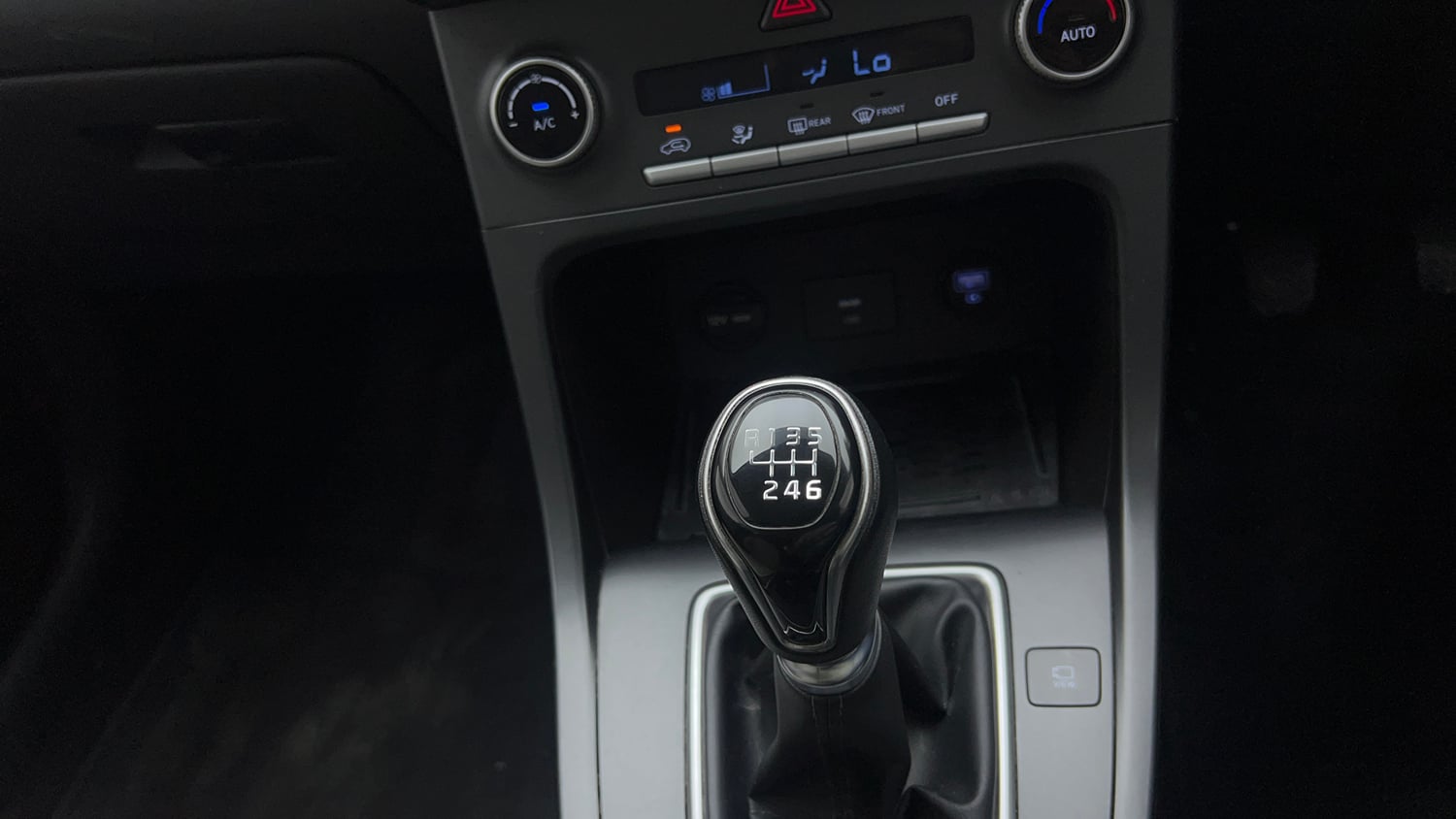 Used 2023 Hyundai Creta SX 1.5 Diesel Diesel Manual interior GEAR  KNOB VIEW