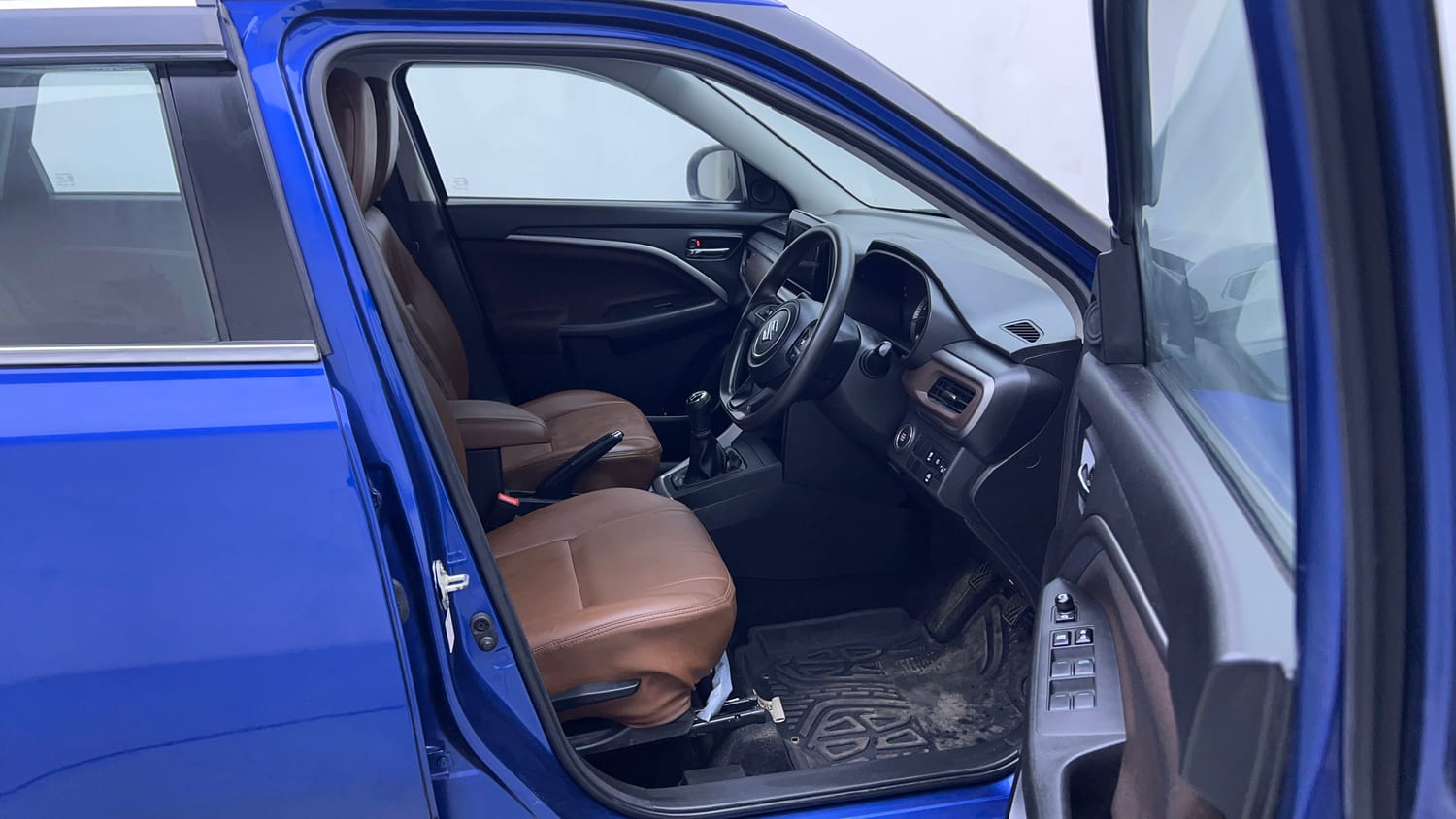 Used 2023 Maruti Suzuki Brezza ZXi Petrol Manual interior RIGHT SIDE FRONT DOOR CABIN VIEW