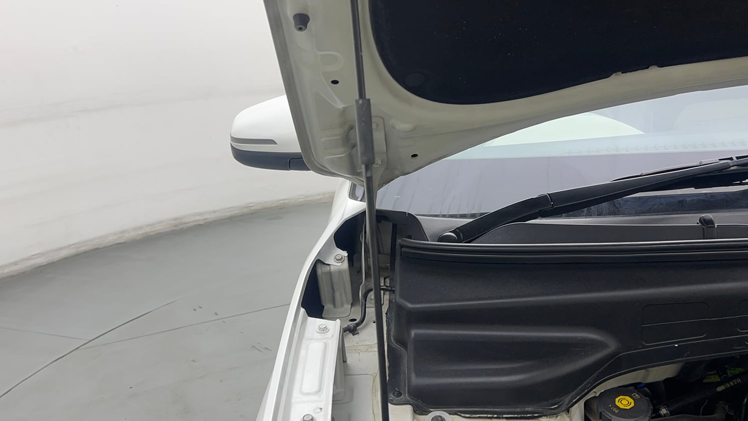 Used 2023 Hyundai Creta SX 1.5 Diesel Diesel Manual engine ENGINE RIGHT SIDE HINGE & APRON VIEW