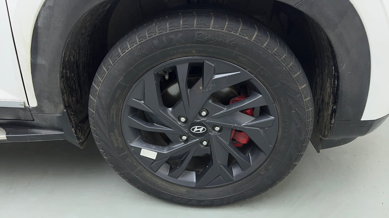 Used 2023 Hyundai Creta SX (O) 1.5 Petrol IVT Knight Petrol Automatic tyres RIGHT FRONT TYRE RIM VIEW