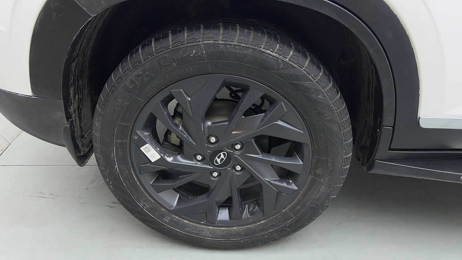 Used 2023 Hyundai Creta SX (O) 1.5 Petrol IVT Knight Petrol Automatic tyres RIGHT REAR TYRE RIM VIEW