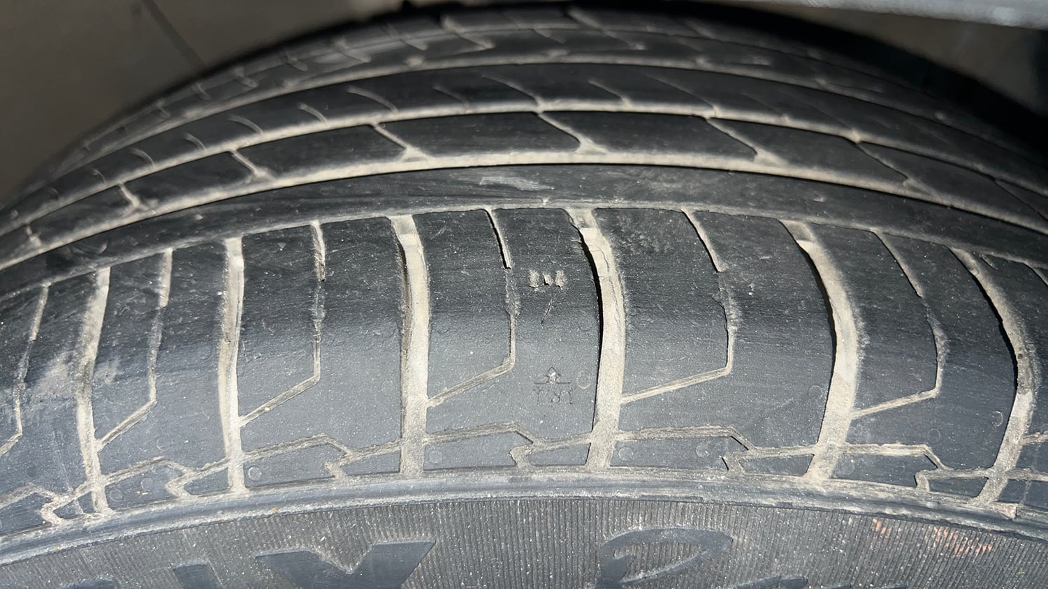 Used 2023 Hyundai Creta SX (O) 1.5 Petrol IVT Knight Petrol Automatic tyres RIGHT FRONT TYRE TREAD VIEW