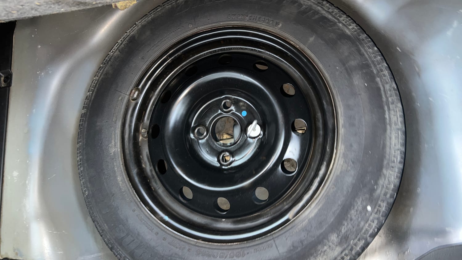 Used 2016 Maruti Suzuki Swift VXi Petrol Manual tyres SPARE TYRE VIEW