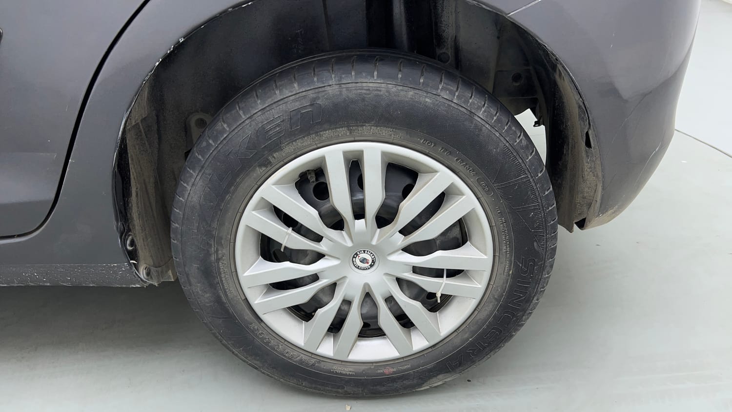 Used 2016 Maruti Suzuki Swift VXi Petrol Manual tyres LEFT REAR TYRE RIM VIEW