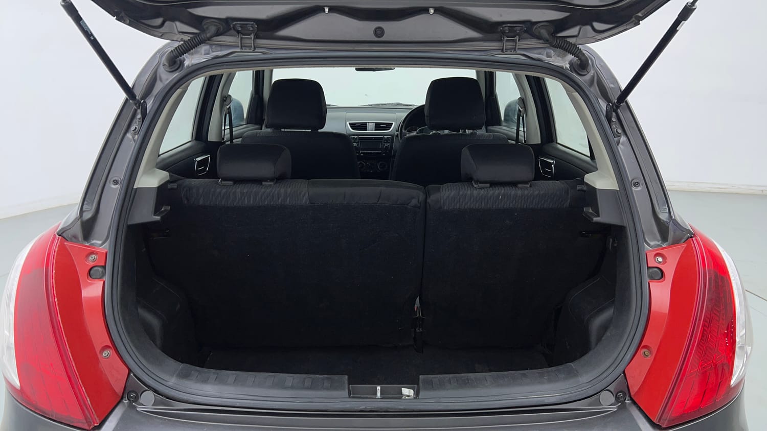 Used 2016 Maruti Suzuki Swift VXi Petrol Manual interior DICKY INSIDE VIEW