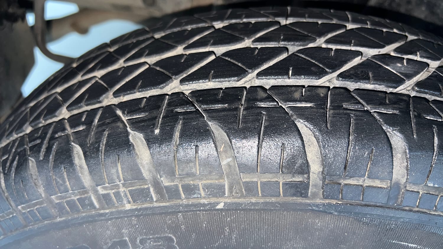 Used 2016 Maruti Suzuki Swift VXi Petrol Manual tyres RIGHT REAR TYRE TREAD VIEW