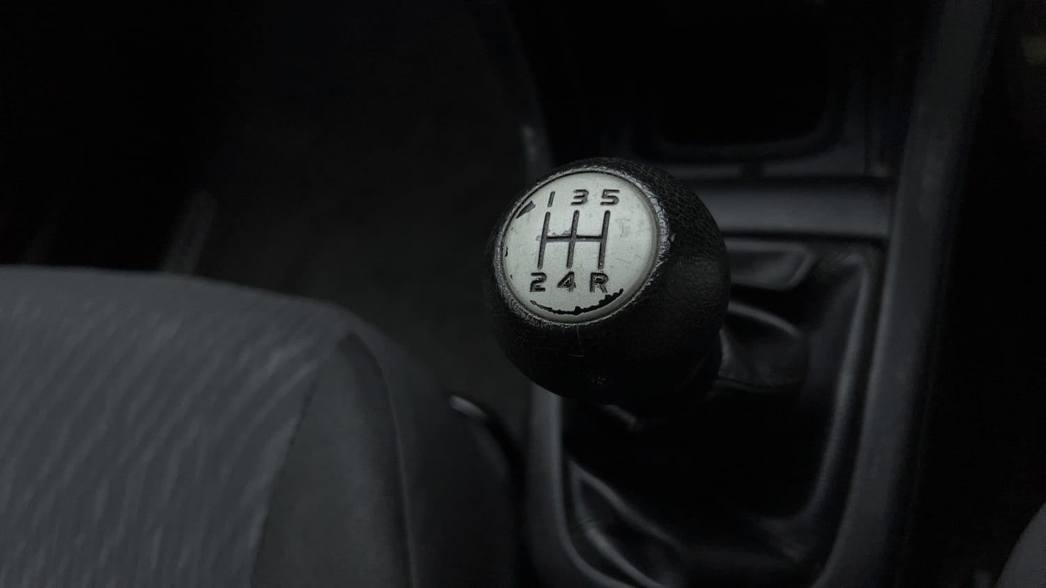 Used 2016 Maruti Suzuki Swift VXi Petrol Manual interior GEAR  KNOB VIEW