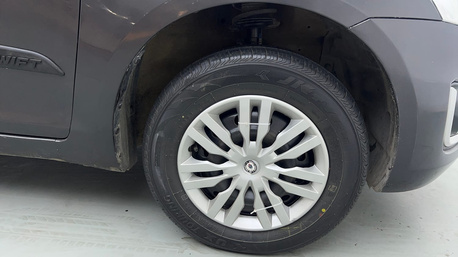Used 2016 Maruti Suzuki Swift VXi Petrol Manual tyres RIGHT FRONT TYRE RIM VIEW