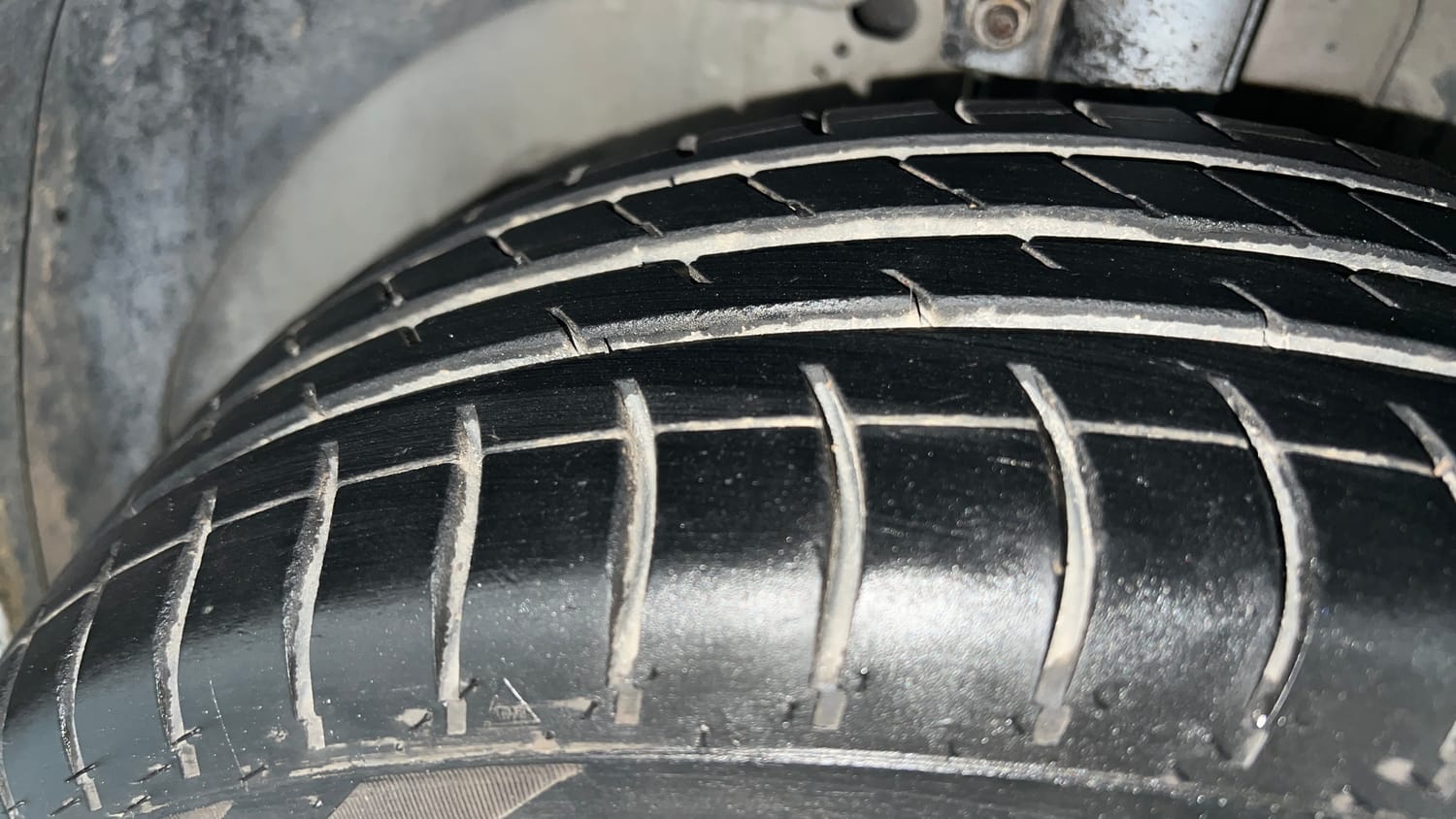 Used 2017 Ford Figo Duratec Petrol EXI 1.2 Petrol Manual tyres RIGHT FRONT TYRE TREAD VIEW